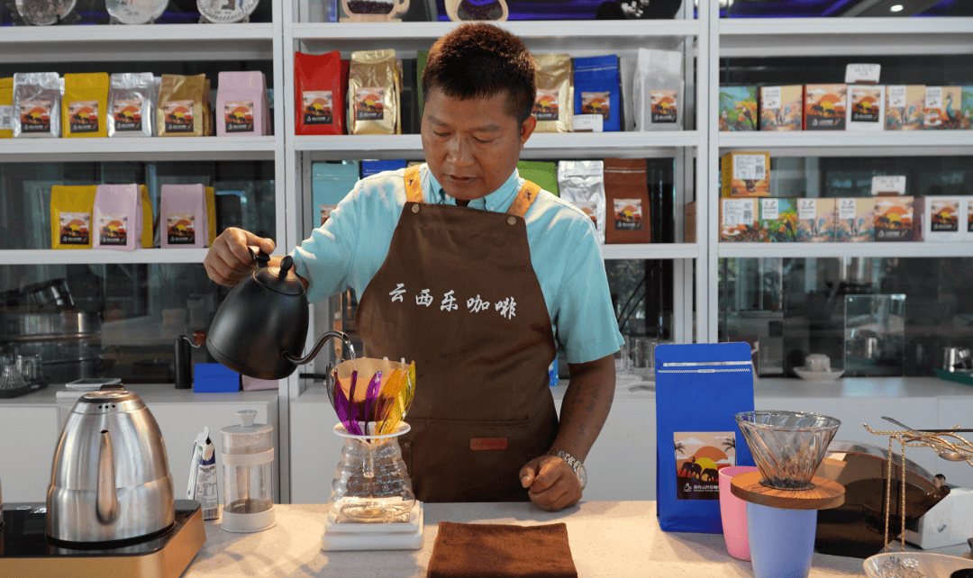 行时】一杯咖啡煮出边疆振兴新图景AG真人百家家乐平台【乡村振兴进(图7)